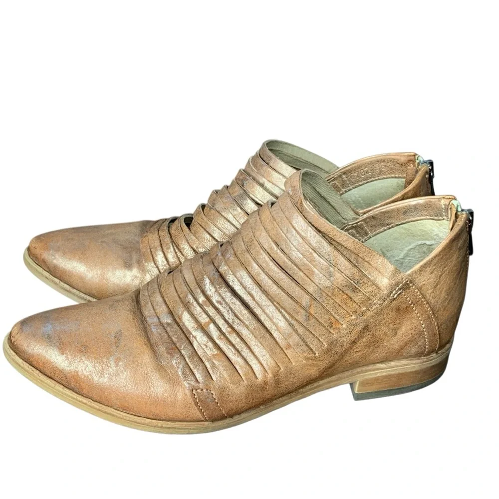 Free People Lost‎ Valley metallic tan brown & gold ankle boots. Size (38) US 8.5